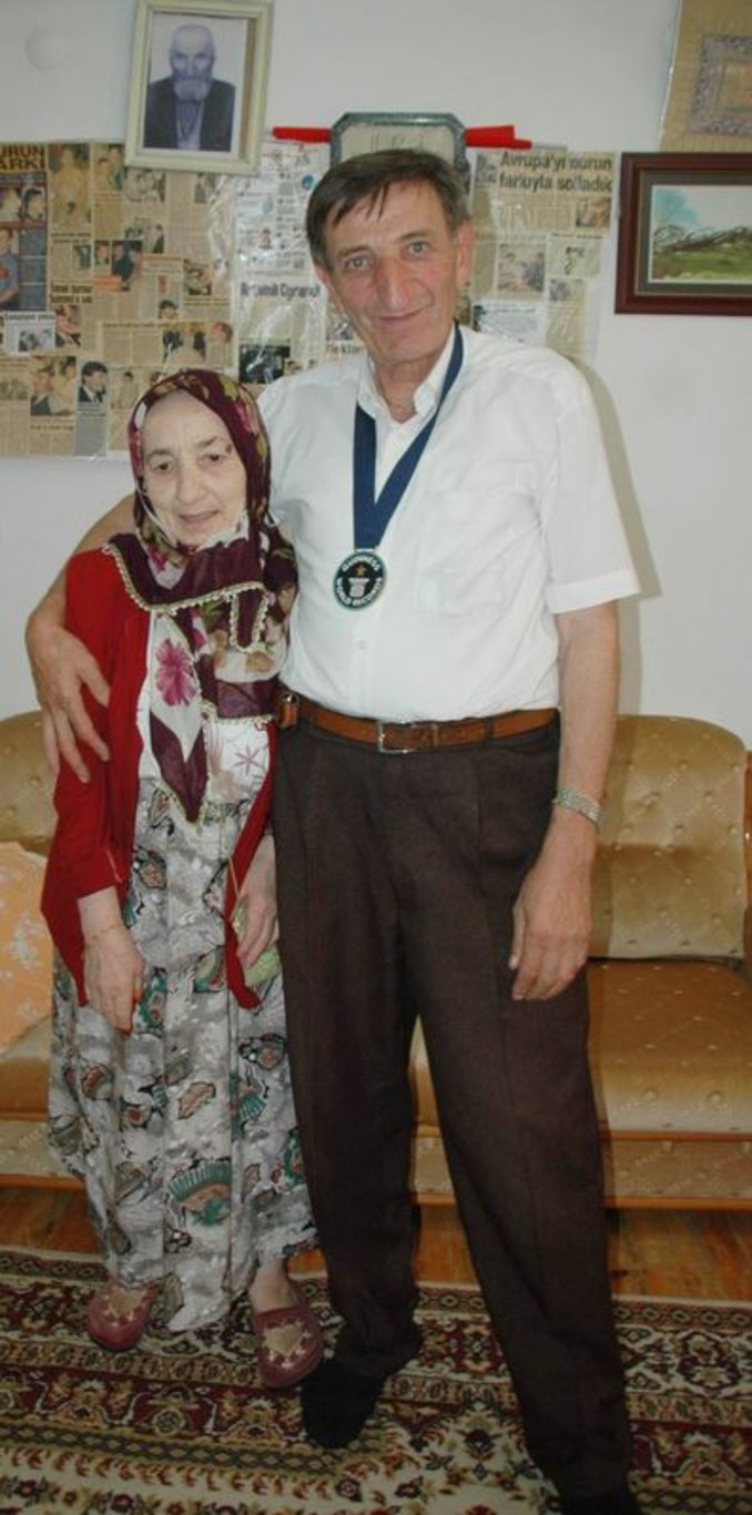 Dünyanın en uzun burunlu adamı hayatını kaybetti