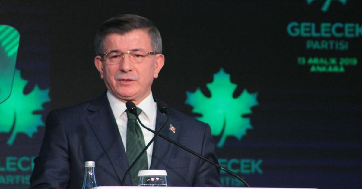 Gelecek Partisi’nde 9 genel başkan yardımcısı görevlerini devretti