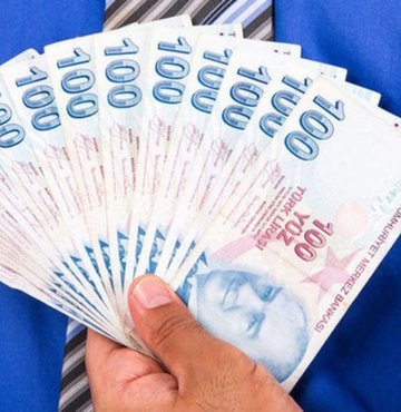 Türkiye Cumhuriyet Merkez Bankası (TCMB) nakit avans düzenlemesi kararını iptal ederek kredi kartından nakit avans  kullanımı ve kredili mevduat hesabı (KMH) kredilerinde sınırlama uygulanmayacağını duyurdu. Bu kapsamda kredi kartında nakit avans işlemlerinin yapılıp yapılamayacağı merak konusu oldu. İşte TCMB tarafından açıklanan yeni düzenleme ile kredi ve hesap kartlarında nakit avans düzenlemesinde son durum...
