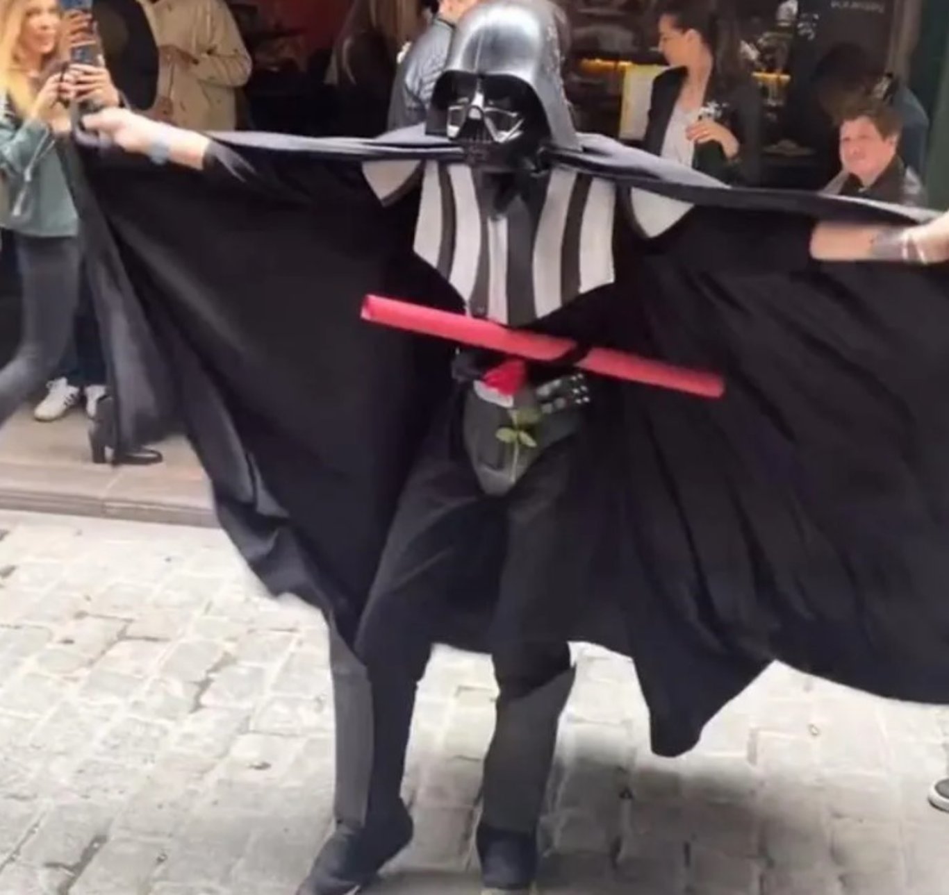 Darth Vader Birce Akalay - Magazin haberleri