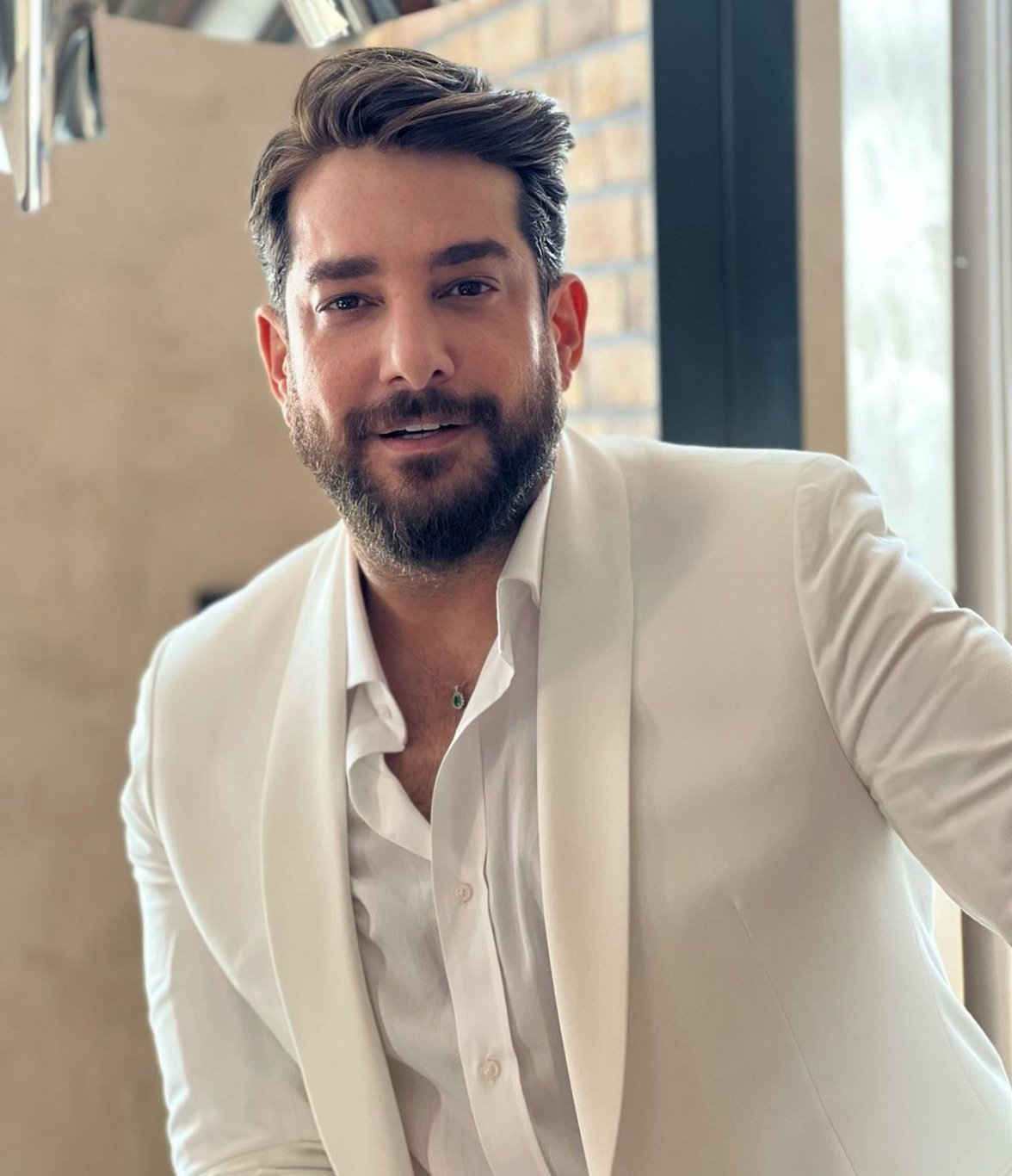 Enis Arıkan'dan Ezgi Mola'ya: Bazı güzelliklerin önüne geçilmiyormuş - Magazin haberleri