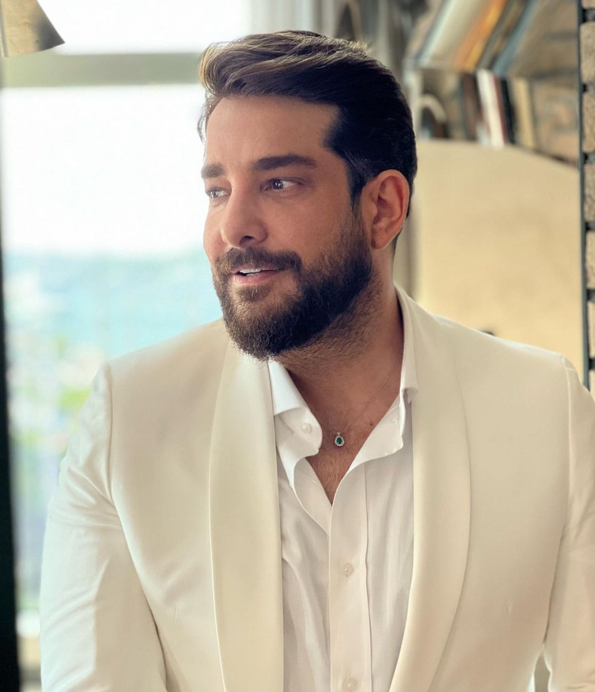 Enis Arıkan'dan Ezgi Mola'ya: Bazı güzelliklerin önüne geçilmiyormuş - Magazin haberleri