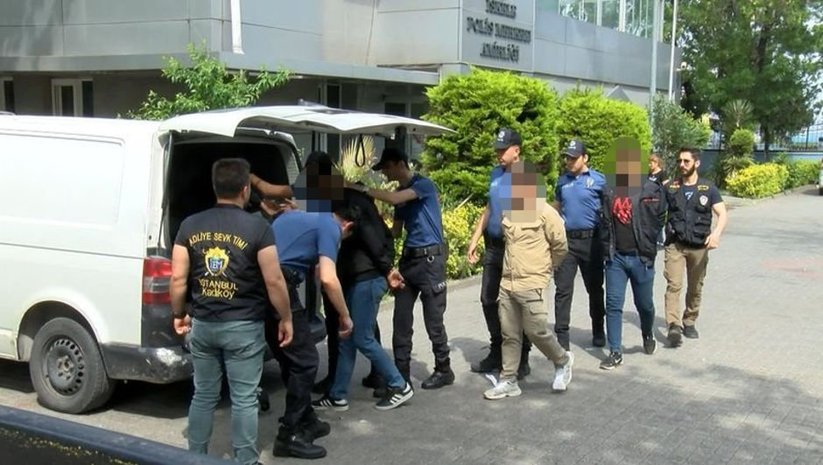 Kadıköy'de polise mukavemet: 4 gözaltı