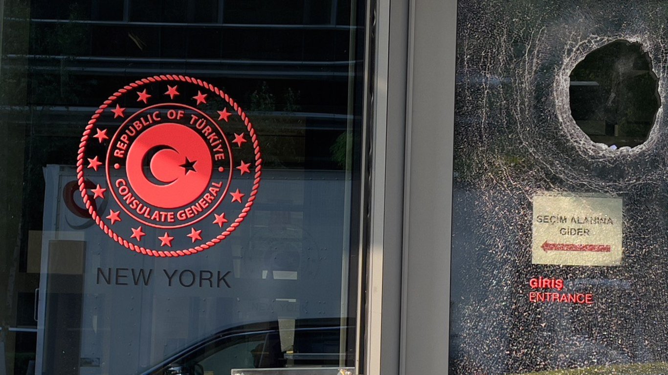 New York'taki Türkevi'ne saldıran kişi aranıyor
