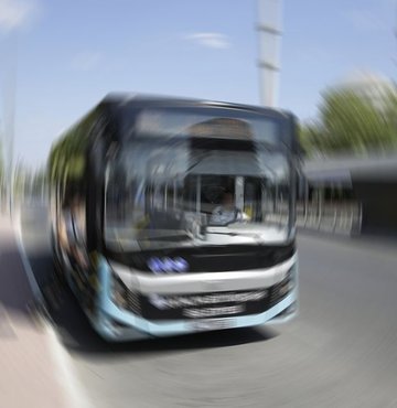 Şoförlük yapmak için otobüsün kameralarını söktü!
