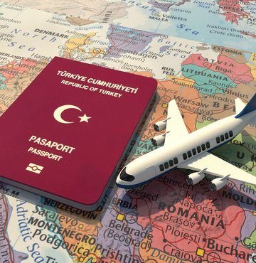 Schengen vizelerinde bir süredir yoğunluk yaşandığı biliniyor. Ancak sosyal medyada yapılan paylaşımlarda "Schengen vize başvurularının durdurulduğu" öne sürüldü. Almanya Büyükelçiliği, bu iddiaya ilişkin Habertürk