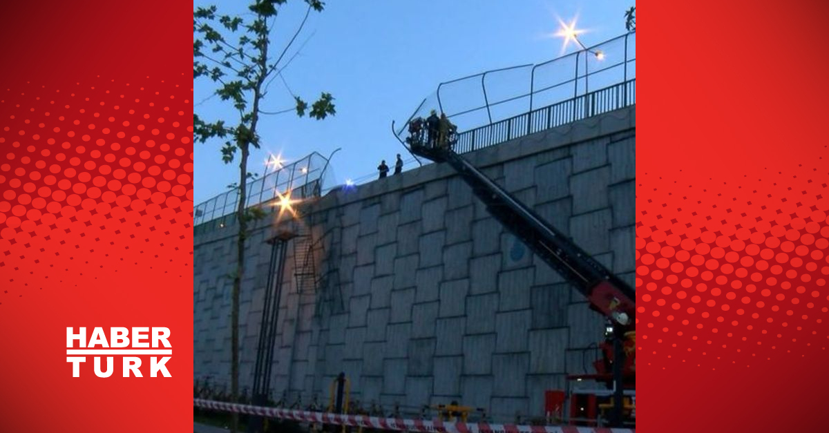 Üsküdar’da kontrolden çıkan otomobil 10 metreden alt yola düştü