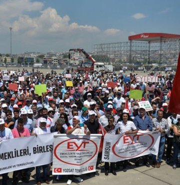 Eski bürokrat vekilden EYT iddiası