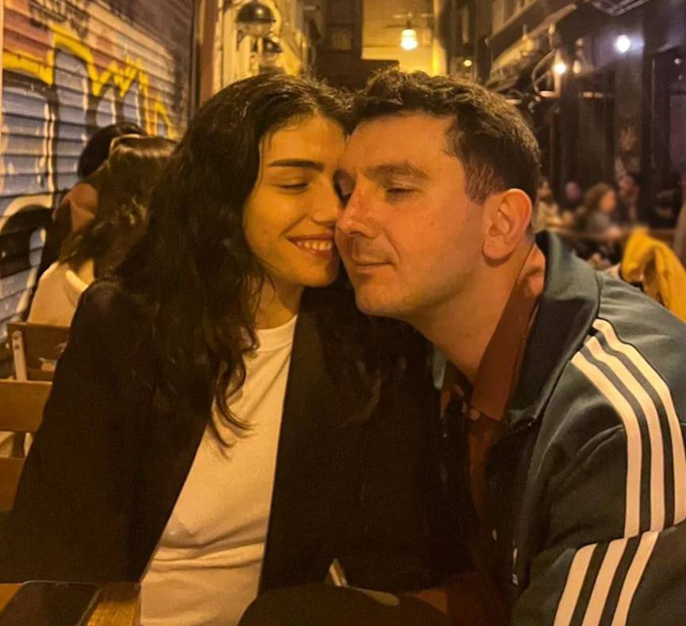 Aşıklardan ilk kare... Hazar Ergüçlü sevgilisi Kutay Soyacak ile fotoğrafını paylaştı - Magazin haberleri