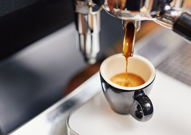 Aç karnına kahve içmek faydalı mı zararlı mı? Uzmanlar açıkladı