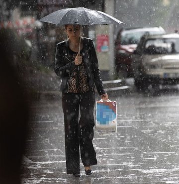 Meteoroloji saat vererek uyardı! 7 bölgede sağanak!