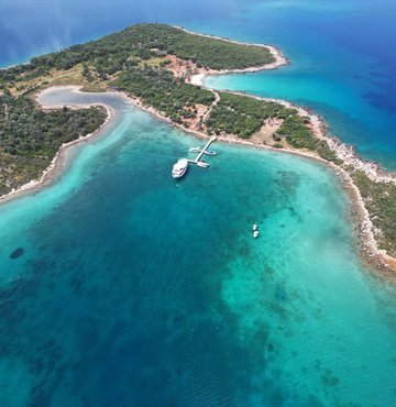 Koruma altında bulunan altın sarısı rengindeki kumuyla ünlü Gökova Körfezi