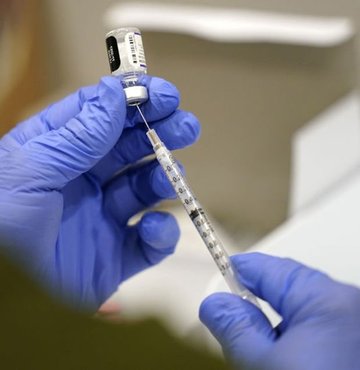 Avrupa Birliği (AB) ile BioNTech-Pfizer, salgın sırasında yaptıkları Covid-19 aşı alım sözleşmesindeki miktarı azaltmak ve teslim süresini uzatma konusunda anlaştı