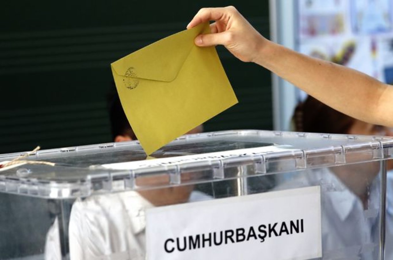 Oy zarfına yazı yazmak yasak mı? 2023 Seçimlerde oy kullanılacak zarfın içine not koymak yasak mı ve cezası var mı?