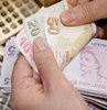 2023 Temmuz ayı memur maaş zammı ile ilgili araştırmalar başlamış durumda. 6 aylık enflasyon farkına göre oldukça belirlenecek olan zamlar ile ilgili olarak Cumhurbaşkanı Erdoğan, Temmuz ayına kadar çalışmaların biteceğini açıkladı. İşte 2023 Temmuz memur maaş zammı için uzmanların derlediği son senaryolar ve Cumhurbaşkanı Erdoğan