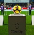 Süper Lig’de heyecan kaldığı yerden devam ediyor. Sezonun bitmesine 2 hafta kala nefesler tutulmuş durumda. Zirvede ve alt sıralarda ki karşılaşmalar büyük bir çekişmeye sahne oluyor. Bilindiği gibi 28 Mayıs Cumhurbaşkanlığı seçimi dolayısıyla geçtiğimiz hafta maçlar oynanmadı. Peki, bu akşam Süper Lig’de hangi maçlar var? İşte günün fikstürü…