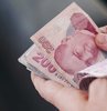 Memur zammı son dakika gelişmeleri yakından takip ediliyor. 4 aylık enflasyon farkının belli olmasıyla yeni memur zam oranı ile memur maaşlarının ne kadar olacağı şekillenmeye başladı. Son iki aylık enflasyon verisi beklenirken 2023 Temmuz memur zammı tahmini senaryoları gelmeye başladı. Öte yandan, en düşük memur maaşı zammına ilişkin açıklama geçtiğimiz günlerde Cumhurbaşkanı Erdoğan