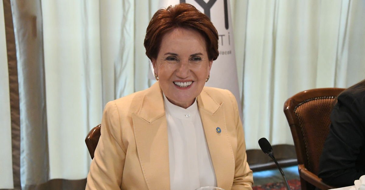 Akşener 28. dönem milletvekilleriyle buluştu