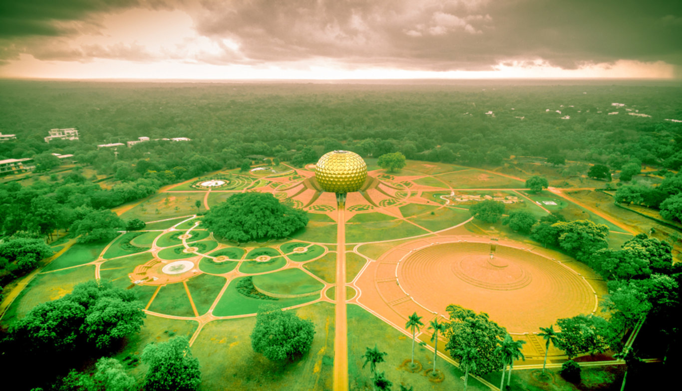 Auroville şəhərində insanlar pul, din və siyasətsiz yaşayırlar