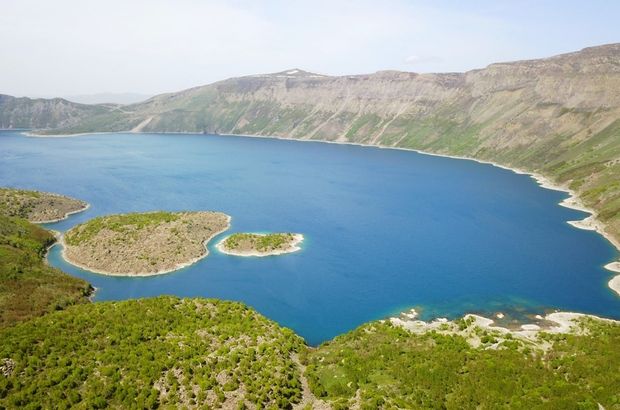 Dünyanın ikinci büyük krater gölünde sezon açıldı