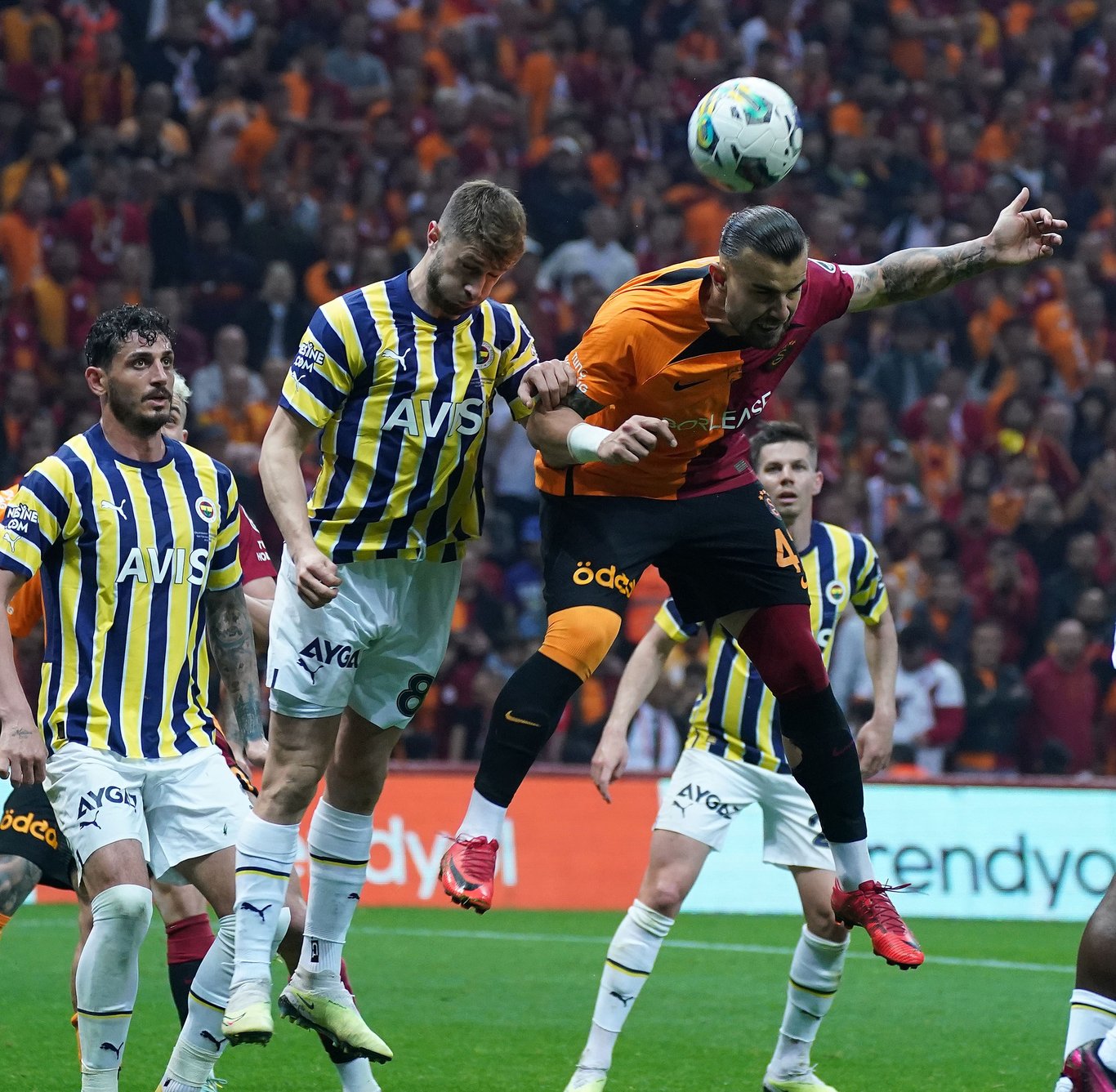 Galatasaray, Fenerbahçe karşısında 9 yıllık seriyi bitirdi!