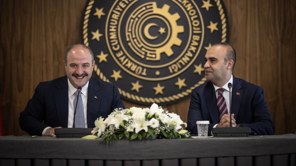 Bakan Kacır görevi Varank'tan devraldı