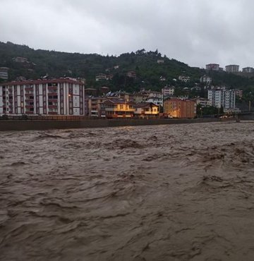 Sağanak yurt genelinde sele neden olurken, vatandaşlar zor anlar yaşadı. Samsun