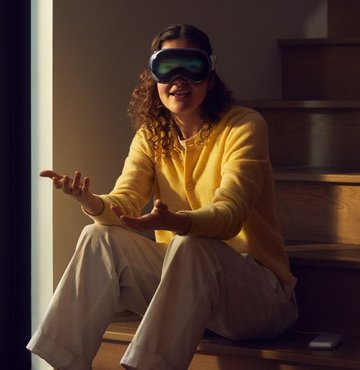 Apple Vision Pro başlığını tanıttı