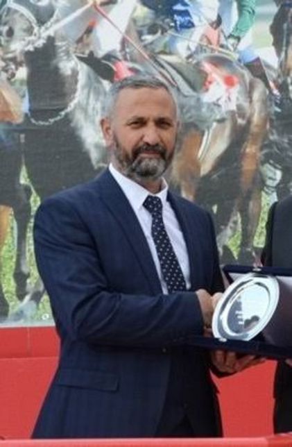 Mehmet G&uuml;nd&uuml;zeli yarış atı yetiştiricisiydi.