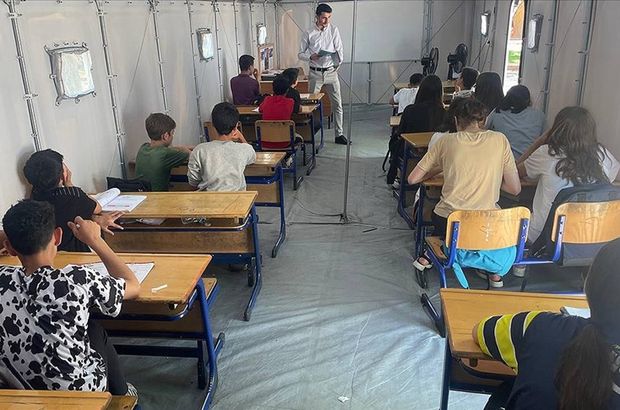 Depremzede öğrenciler, eğitim kamplarında hazırlandıkları LGS'de başarılı sonuçlar bekliyor