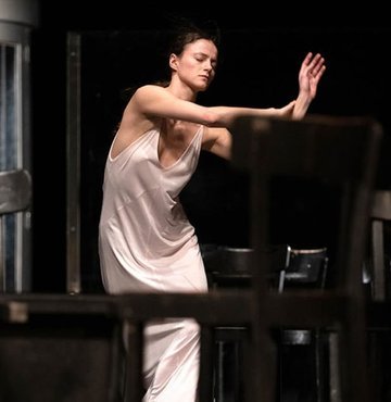 Sonbaharda tiyatroseverlerle buluşmaya hazırlanan 27. İstanbul Tiyatro Festivali, açılışını Pina Bausch’un ölümsüz başyapıtı Café Müller ile yapacak. 25 ve 26 Ekim’de Zorlu PSM’de gerçekleştirilecek gösterinin biletleri 10 Haziran’da satışa çıkacak.