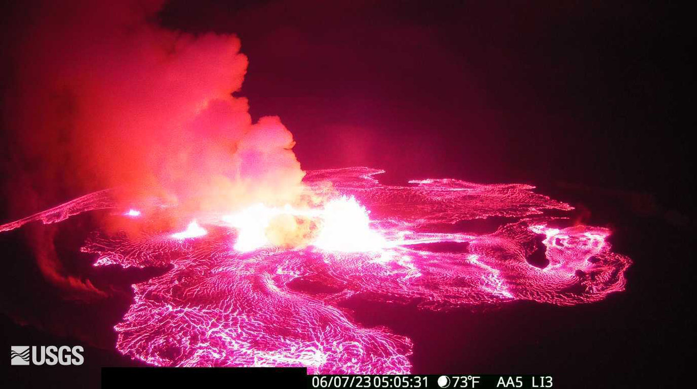 Dünyanın en aktif yanardağlarından Kilauea Yanardağı 3 ay sonra yeniden faaliyete geçti