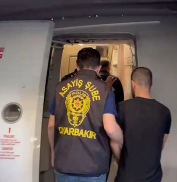 Telefon dolandırıcılığı yöntemiyle birçok kişiyi hedef alan sahtekarlara yönelik Akort adlı bir operasyon düzenlendi. 3 ilde düzenlenen operasyonda 7 şüpheli yakalandı