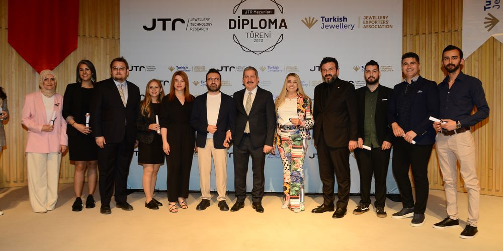 Pırlanta uzmanları diplomalarını aldı…