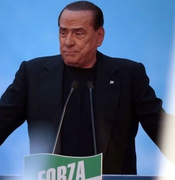 İtalyan resmi haber ajansı Eski İtalya Başbakanı Berlusconi