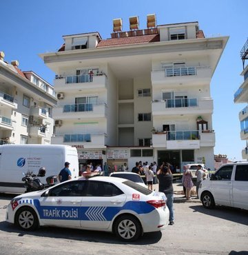 Kadın cinayetlerine insanın kanını donduran bir olay eklendi. Bu kez de Antalya