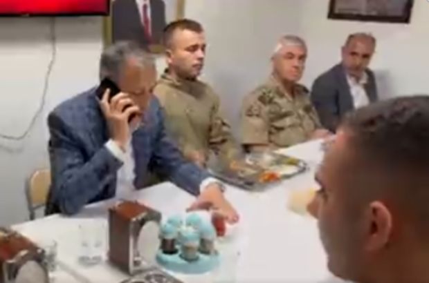 Cumhurbaşkanı Erdoğan üs bölgesindeki askerlerle görüştü