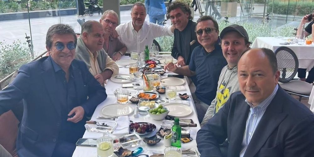 Yemekte buluştular...