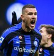 Fenerbahçe, Edin Dzeko transferinde sona ulaştı. Yapılan açıklamada, golcü Edin Dzeko sağlık kontrollerinden geçmek üzere İstanbul