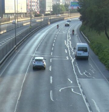 Bayram tatilinin başlamasıyla megakent İstanbul adete sessizliğe büründü. Kentte yollar boş kalırken yoğunluk haritasında saat 08.30