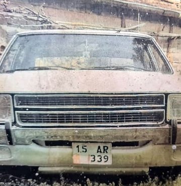 Burdurlu iş insanı Aliihsan Babacan, 2006 yılında satılan dede yadigarı 1971 model otomobili, 15 yıl sonra bulup yeniledi. Babası ve annesinin gelin arabası olarak kullanılan otomobile 300 bin lira masraf yaptığını söyleyen Babacan, "Yüksek rakamlar verenler oldu ama dede yadigarı aracı satmayı düşünmüyorum. Çocuklarıma bırakacağım" dedi
