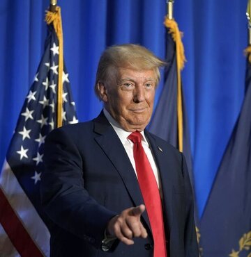 Eski ABD Başkanı Donald Trump, seçilmesi halinde "komünist" ve "Marksist" ideolojik grupların, ülkeye girişini engelleyeceğini duyurdu.