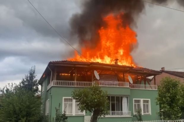 Alev alan çatı korku dolu anlar yaşattı