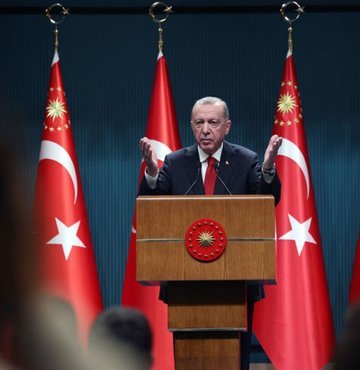 Cumhurbaşkanı Erdoğan başkanlığındaki Kabine toplantısı bugün yapılacak. Toplantıda memur ve emekli maaş zamları, İsveç