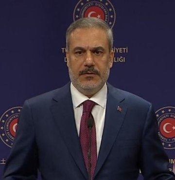 Dışişleri Bakanı Hakan Fidan; Ürdün Başbakan Yardımcısı, Dışişleri ve Yurtdışında Yaşayan Ürdünlüler Bakanı Ayman Safadi ile ortak basın toplantısı düzenliyor. Bakan Fidan basın toplantısında İsveç
