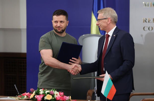 Ukrayna lideri Zelenskiy Bulgaristan’da
