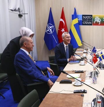 NATO Liderler Zirvesi öncesinde bir araya gelen Cumhurbaşkanı Erdoğan, İsveç Başbakanı Kristersson ve NATO Genel Sekreteri
