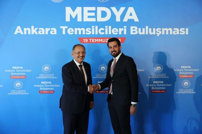 Habertürk TV Ankara temsilcisi Fevzi Çakır, Bakan Mehmet Özhaseki ile