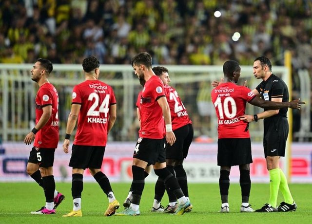 Fenerbahçe - Gaziantep FK Maçında Penaltı Tartışması! İşte O Kural ...