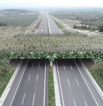 Ulaştırma ve Altyapı Bakanı Abdulkadir Uraloğlu, “Karayolu ve demiryolu olmak üzere toplam 8 adet 